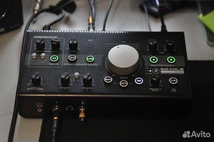 Внешняя звуковая карта Mackie big knob studio