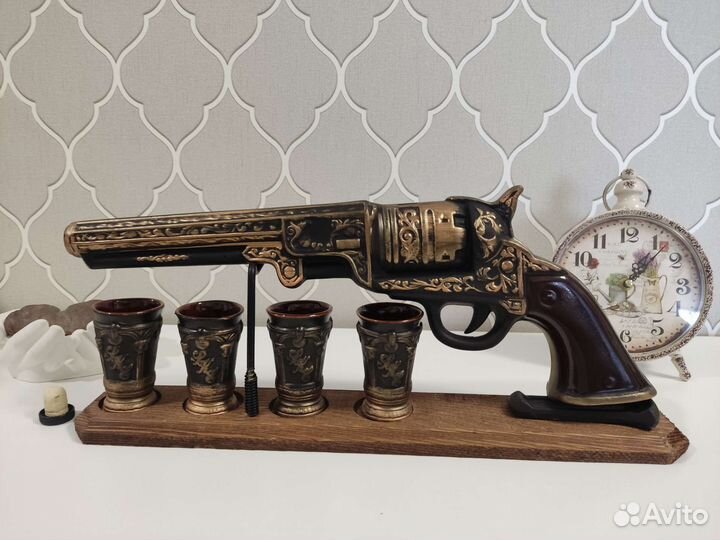 Подарочная бутылка с рюмками