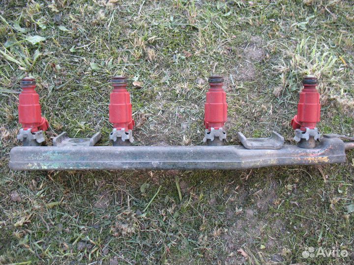 Топливная рампа в сборе Nissan Primera P12