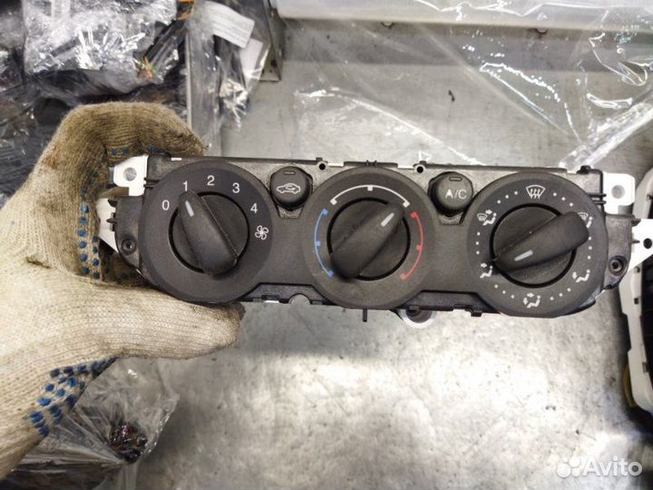 Блок управления отопителем Ford Focus 2 хетчбэк