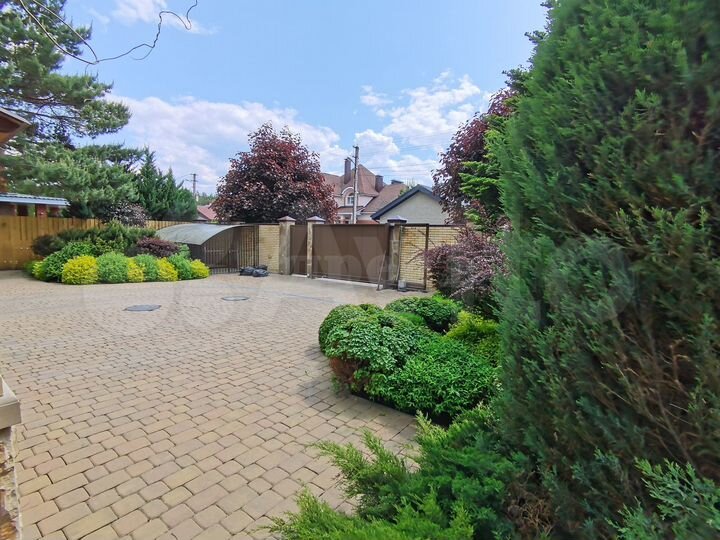 Коттедж 360 м² на участке 8 сот.