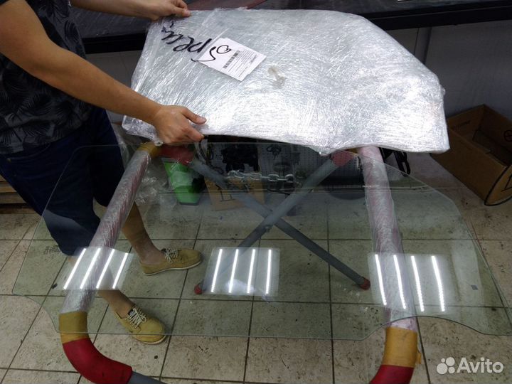 Стекло переднее правое Тойота бб первого поколения