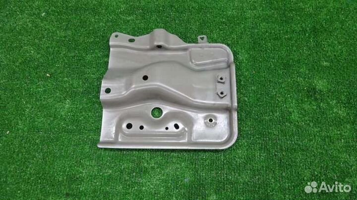 Подставка под аккумулятор Toyota Wish ZGE20