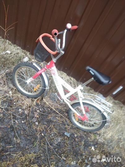 Велосипед детский с дополнительными колесами