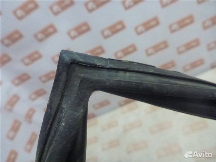 Уплотнительная резинка стекла задняя левая