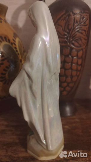 Статуэтка фарфор
