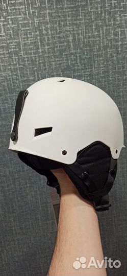 Горнолыжный шлем