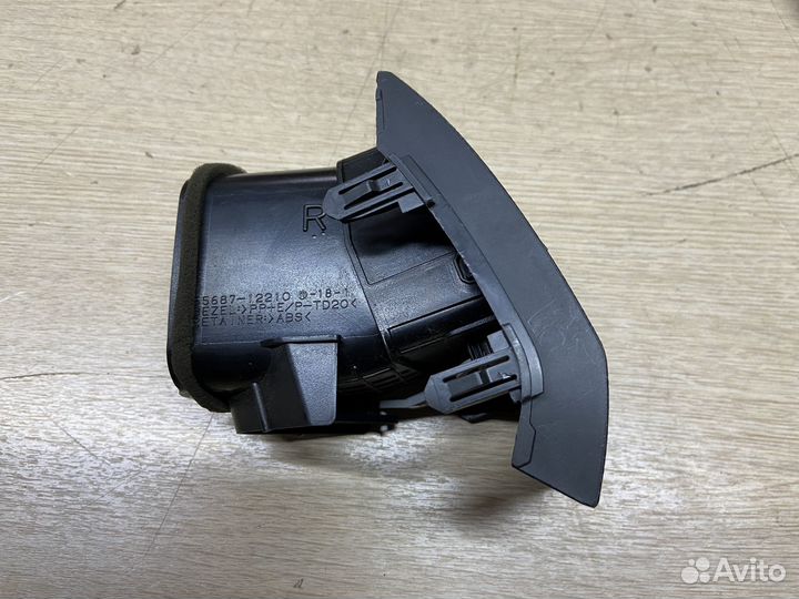 Дефлектор воздушный правый Toyota Corolla 150