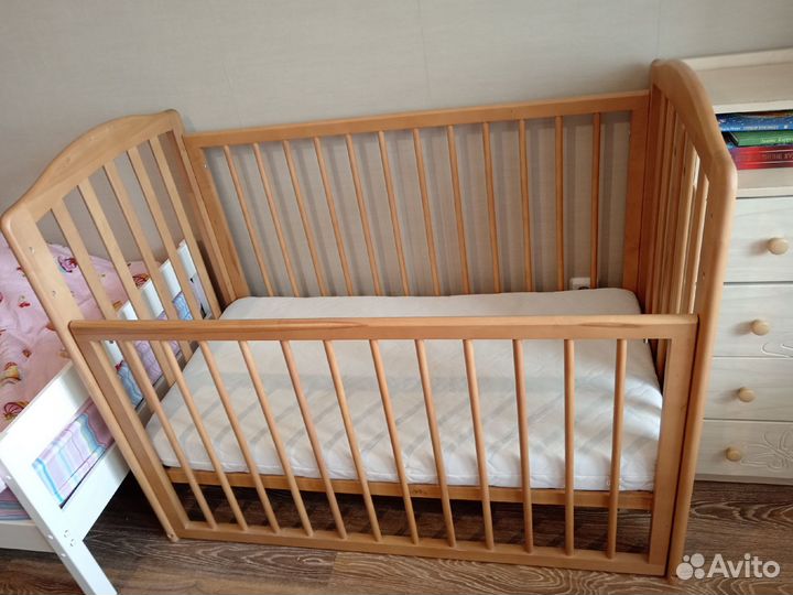 Детская кроватка с матрасом
