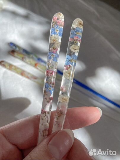 Палочка в волосы с цветами