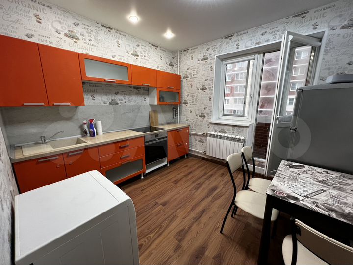 2-к. квартира, 57 м², 4/10 эт.