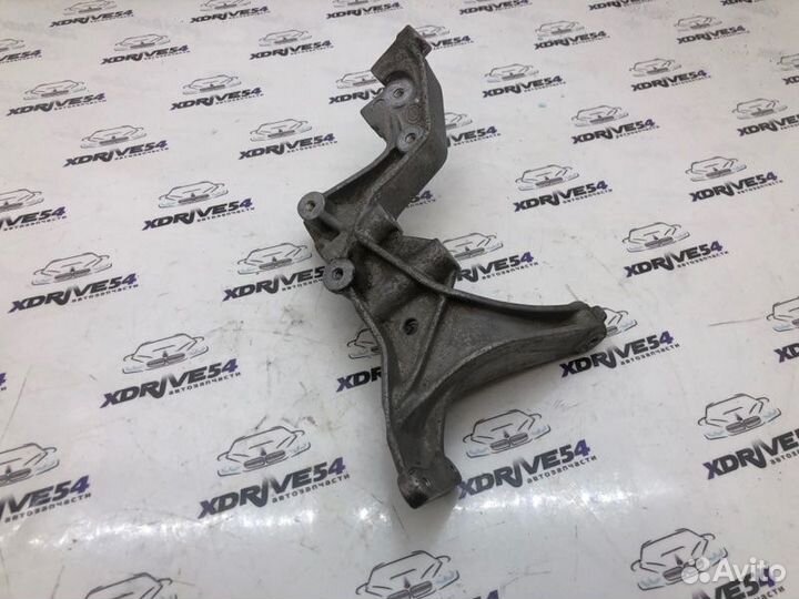 Кронштейн Mercedes-Benz C-Class W204 рестайл M271