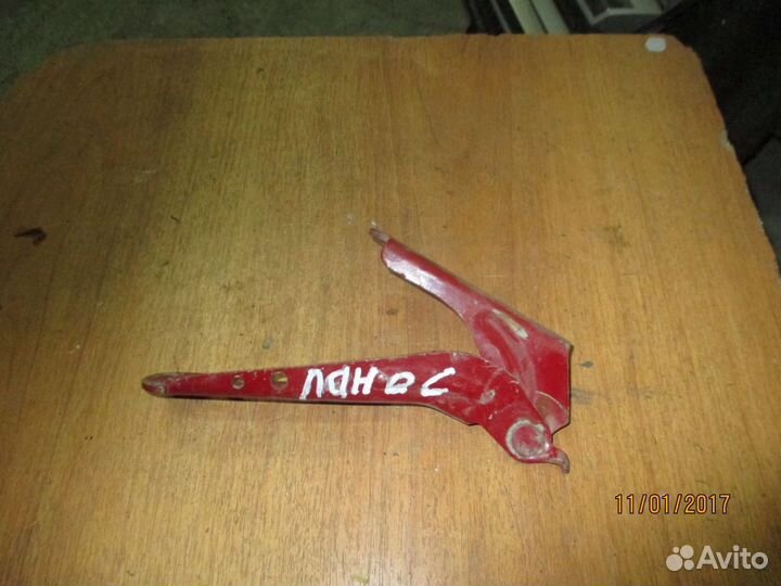 Петля капота 96304580 Chevrolet Lanos 2004-2010