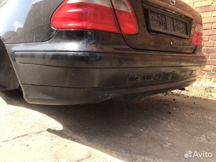 Бампер задний на мерседес w208 CLK
