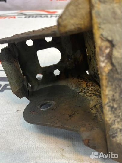 Кронштейн рессоры передний правый Fiat Ducato
