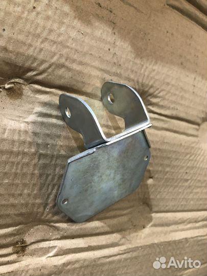 Крепление регулятора напряжения ява