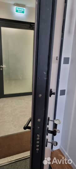 Дверь входная металлическая от застройщика