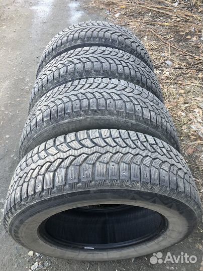 Bridgestone Blizzak Spike-01 235/65 R17 108T