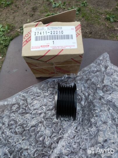 Шкив генератора 2741122210 Toyota 27411-22210