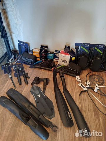 Велозапчасти и аксессуары. Насос, крылья, сумки