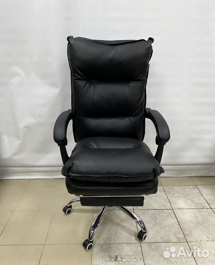 Офисное кресло руководителя