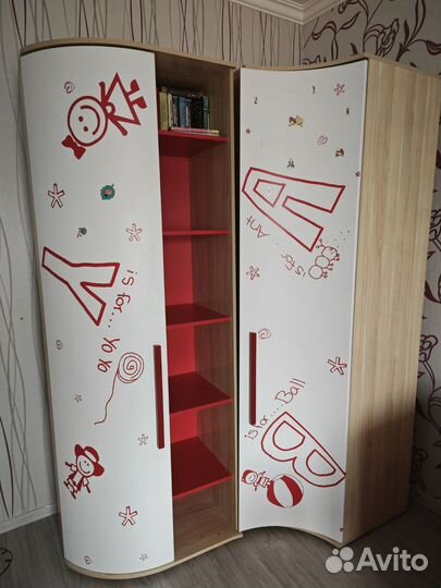 Угловой шкаф, стол письменный+книжная полка