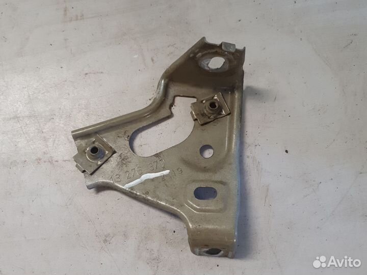 Кронштейн переднего левого крыла Opel Astra J