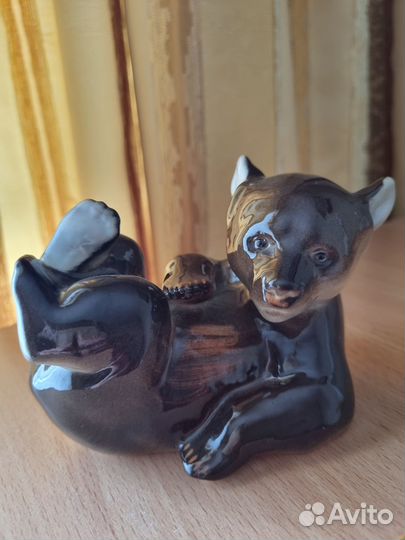 Статуэтка резвящийся медвежонок лфз