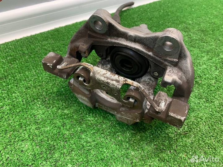 Суппорт тормозной задний левый Mercedes-Benz E-350