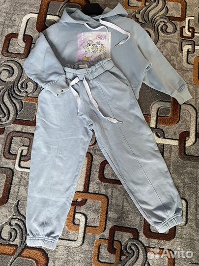 Продам костюм для девочки
