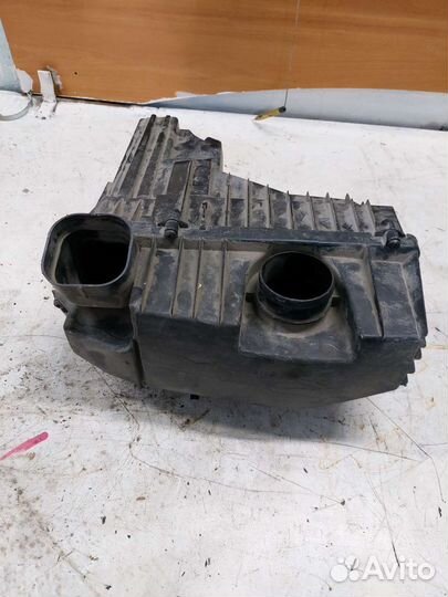 Корпус воздушного фильтра Peugeot 407