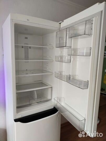 Холодильник под ремонт или запчасти