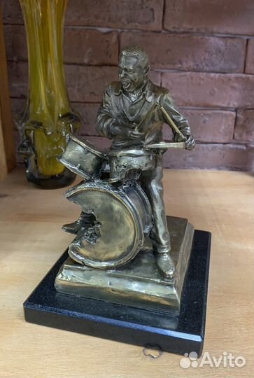 Красивая бронзовая статуэтка Барабанщик, джазмэн