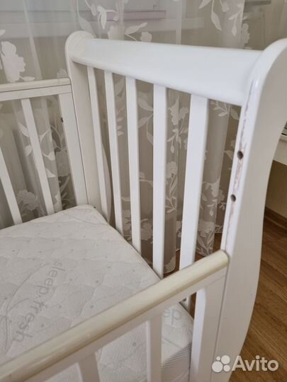 Детская кроватка с маятником и ящиком+матрасс