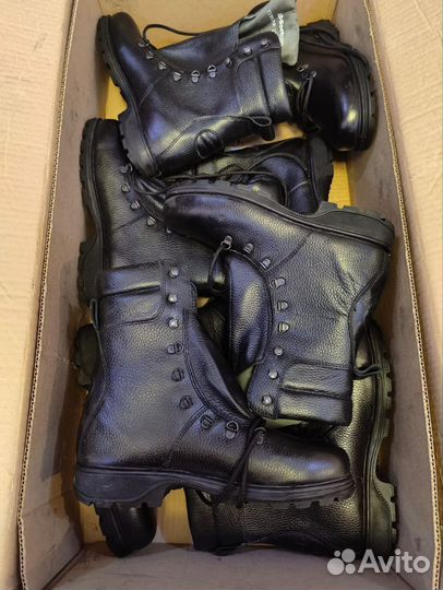 Ботинки с высокими берцами