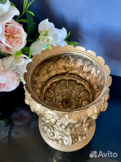Шикарная ваза кашпо на ножке