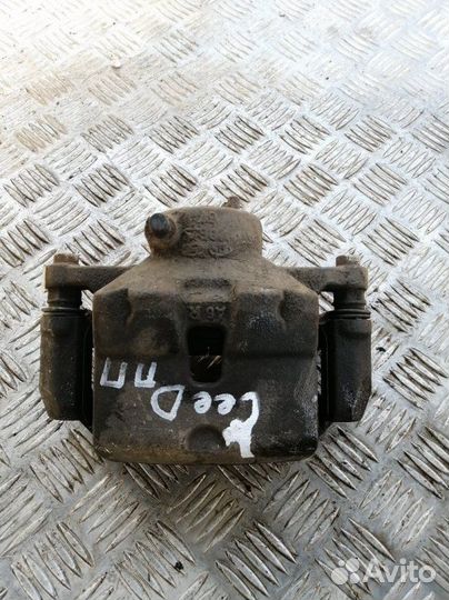 Суппорт передний правый Kia Ceed JD 1.4 G4FA