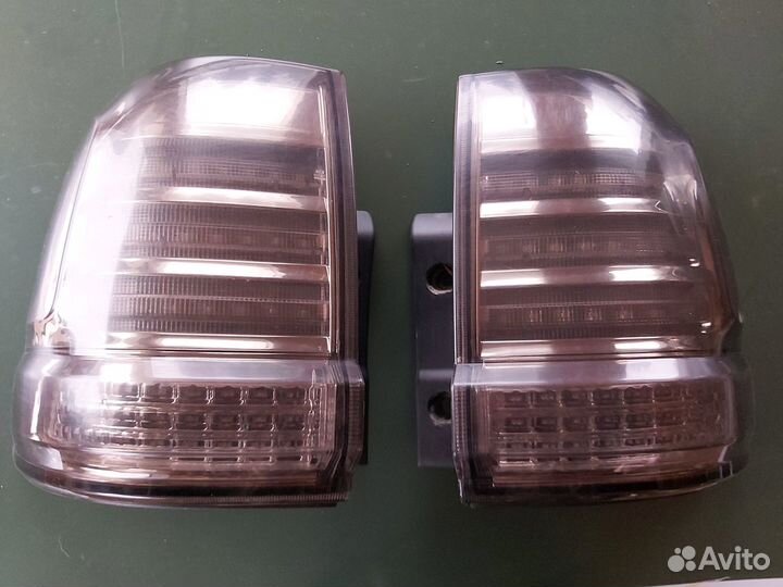 Фонари задние Toyota LC200