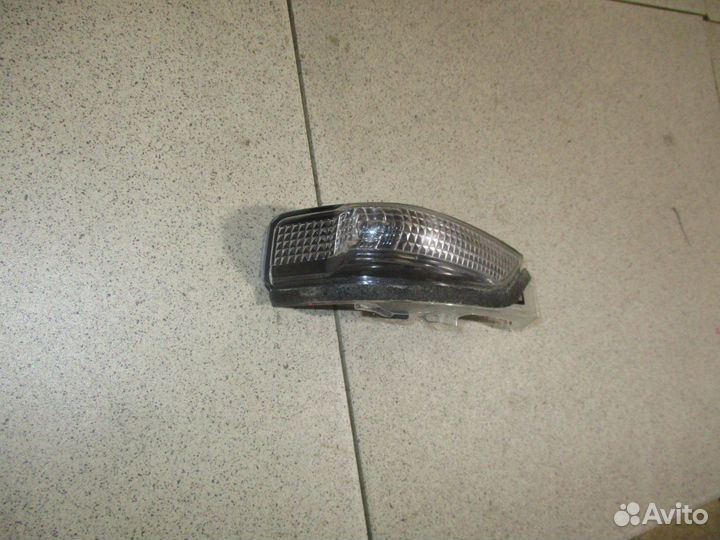 Повторитель в зеркало Toyota Corolla (E180)
