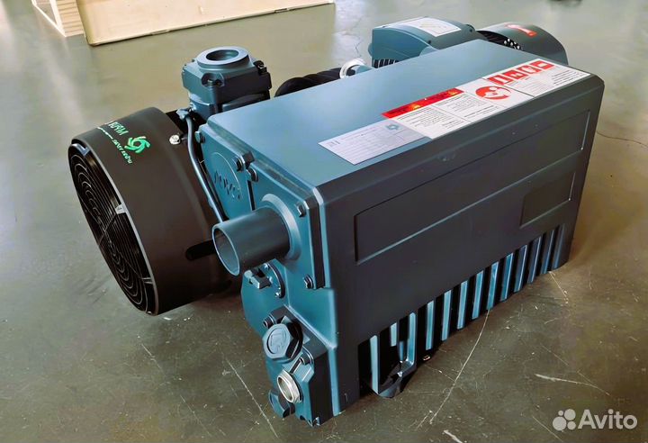 Пластинчато-роторный масляный вакуумный насос