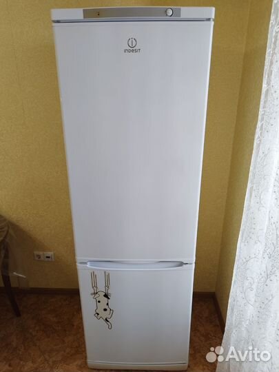 Холодильник indesit