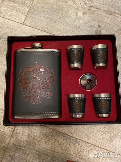 Фляжка подарочная