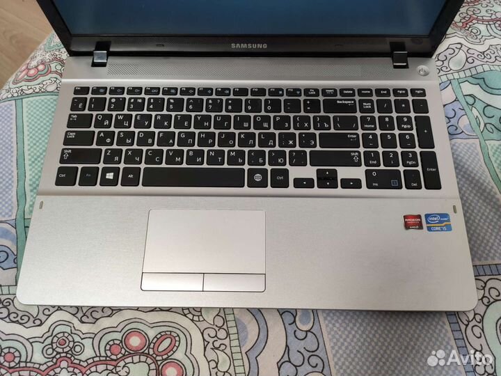 Ноутбук Samsung i5/6GB/Win 10/500GB