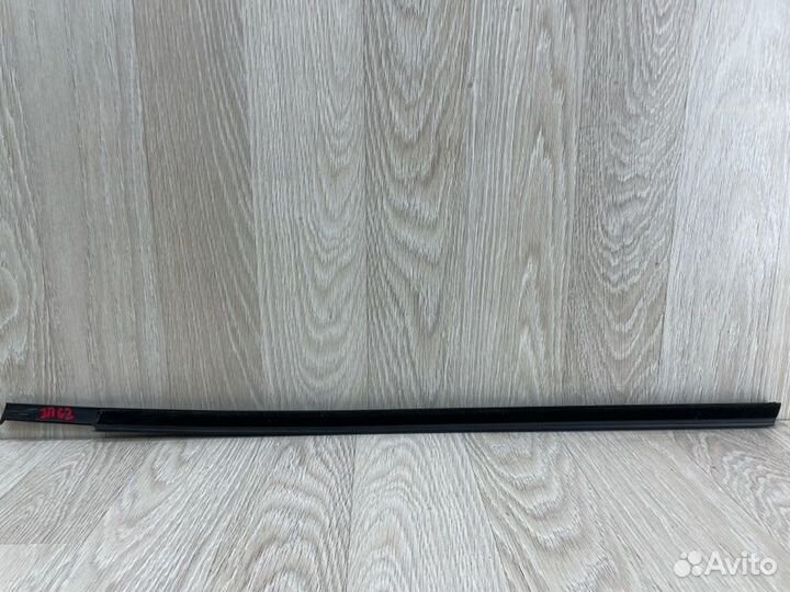 Молдинг стекла двери задний правый Renault Kaptur