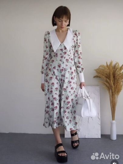 Платье с воротником xs