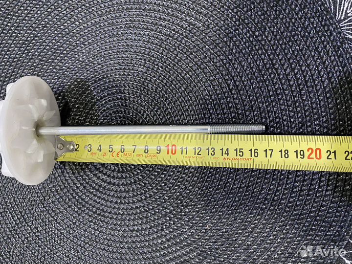 Болт крепления запасного колеса toyota