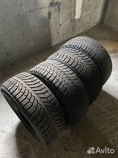 Bridgestone Blizzak Spike-01 225/50 R17