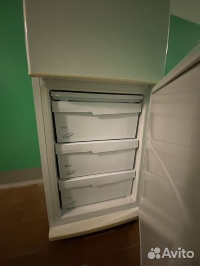 Холодильник И морозильные камеры