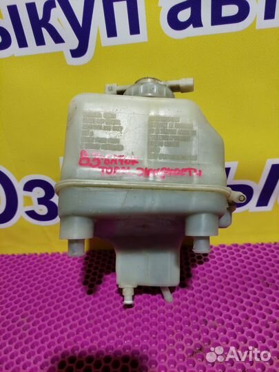 Бачок главного тормозного цилиндра Volkswagen Pass