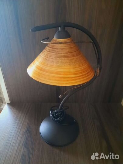 Лампа настольная